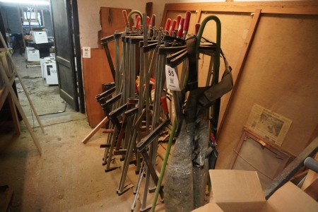 Stand with large batch of clamps