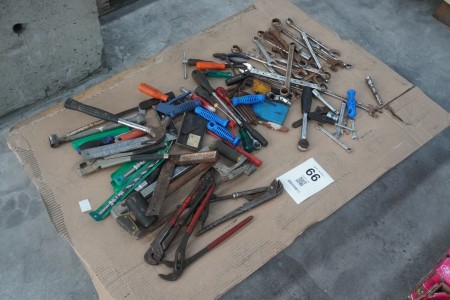 Palle med diverse håndværktøjer