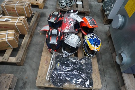 6 Stück. Motocross-Helme + Rüstung