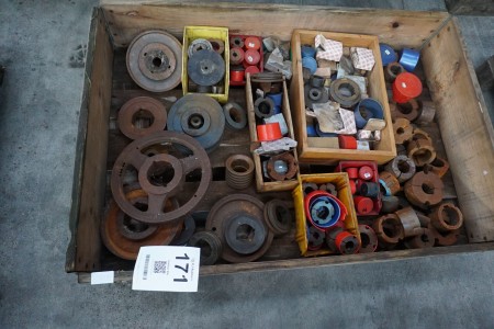 Pallet with various pulleys + various taper bushing