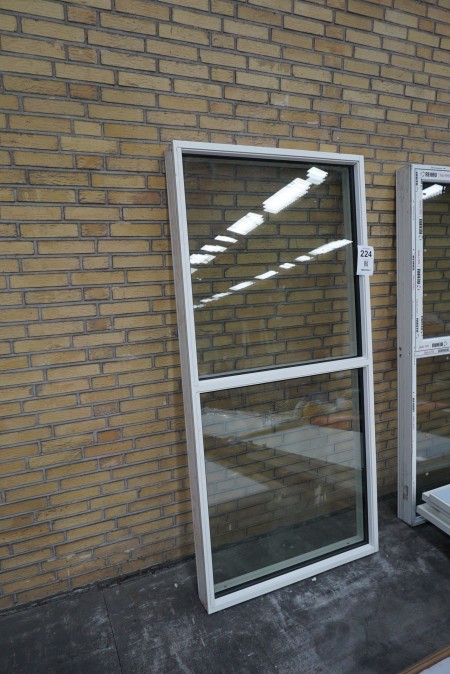 Fensterausschnitt aus Holz und Aluminium