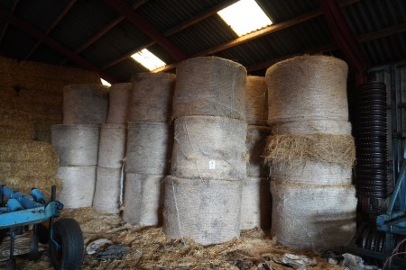 27 pcs. round bales of hay