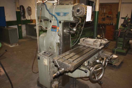 Milling machine, William Pedersen, type PF 2. Control: XYZ, Serial Memory. Clamping Surface: 300 x the 1300. Machine vice + Work Bench with content (minus the machine vise, lot 18) + tool board containing