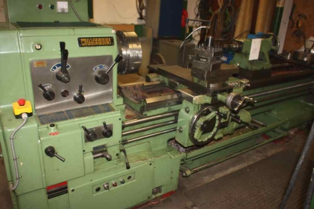 Lathe, Whacheon. Bore: 76mm, Carriage length approx. 2500 mm. Max. Center height, approx. 450mm. Removable bridge. Various lathe accessories