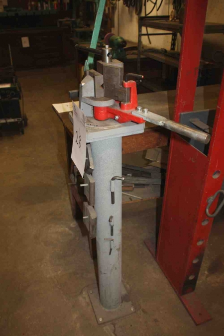 Steel bar bender with degree scale, 32/32 0357. Various matrices