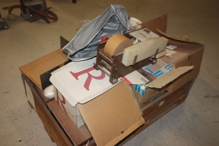 Palle med diverse tape og papirtapelimemaskine, Crown, Universum UNI-95
