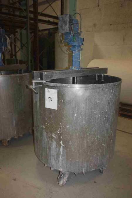 Mixing vessel on wheels, stainless steel. Ø approx. 1150 mm. Height approx. 1000 mm. Mixer: Pil-Mix. Year 2006