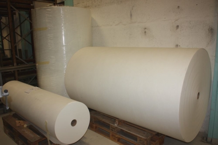 2 rolls of fiber felts, width approx. 1950 mm, approx. 4500 meter + 1 roller glass felt, approx. 4000 linear meters