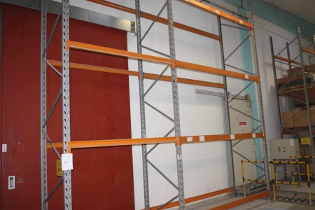 2 section pallet racking, height approx. 5 meters. Beam Load per pair evenly: 2000 kg. 2 and 3-pallet system