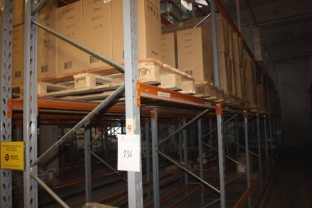 9 section pallet racking, height: approx. 4-5 meters. 2-pallet system. 4 shelves. Beam Load: 1000 kg / pallet for even distribution