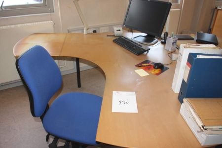 Skrivebord + stol + 1 bogreol med skuffer og hylder (EDB og papirvarer medfølger ikke) + kontorstol