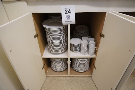 Large batch of plates & saucers