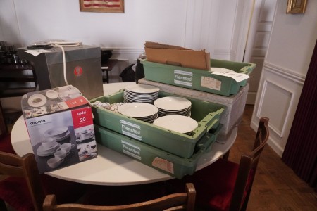 4 boxes with various plates