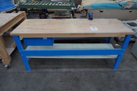 Work table with vise