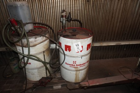 Oil barrel with pump