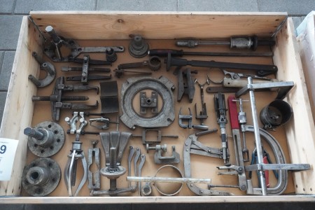 Large batch of hand tools