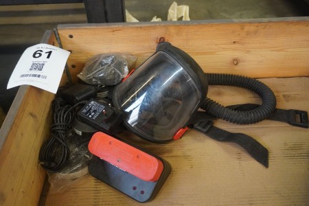 Fresh air mask with battery and charger