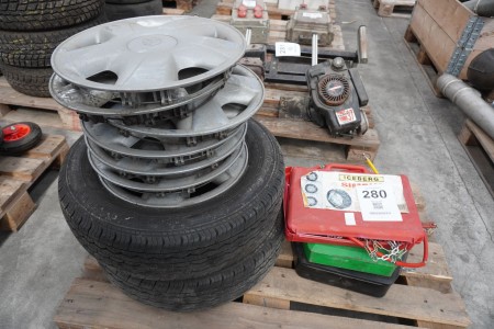 2 pcs. Sack with rims, 3 boxes of snow chains for tires
