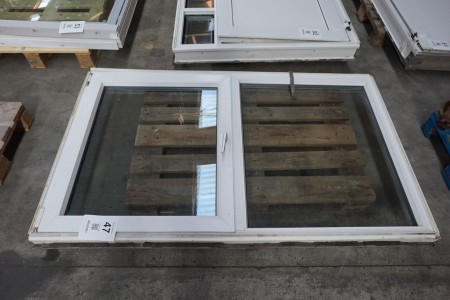 Window section in wood / plastic