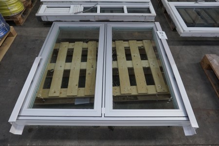 Window section in wood / metal