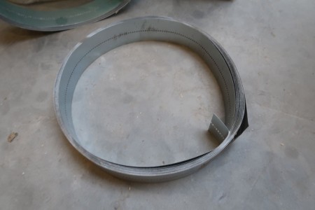 1 roll of steel strip for eg plaster