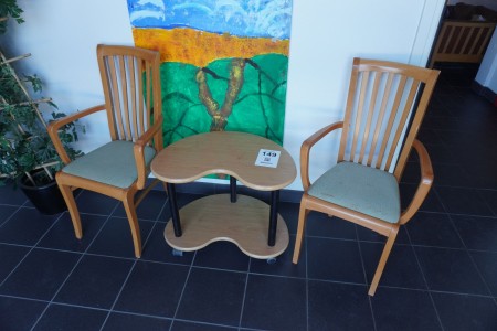 2 stk. stole + bord & 2 stk. kunstige planter