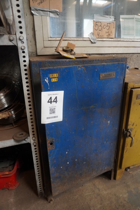 Heating cabinet with Contents various welding electrodes