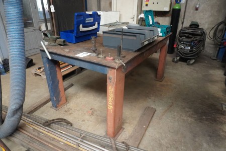 Welding table incl. vice
