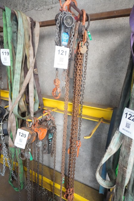 2 pcs. chain hoists + lifting chains