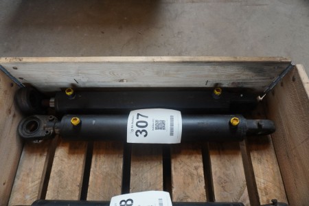 2 pcs. hydraulic cylinders