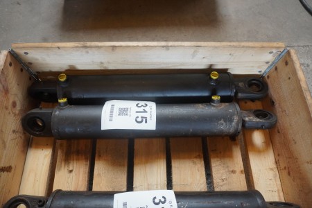 2 pcs. hydraulic cylinders