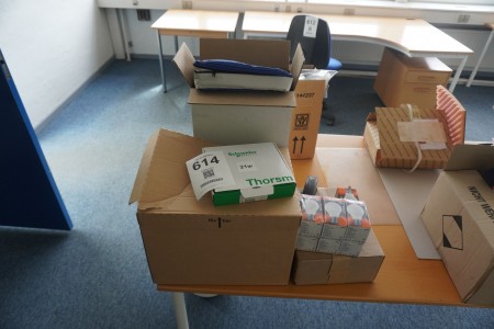 Various first aid kits + bulbs