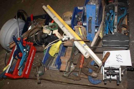 Tools on pallet + water hose reel, 20m, Garden Reel