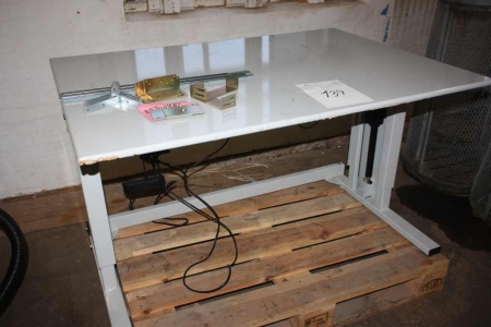 Powered elevating desk, 126x90 cm
