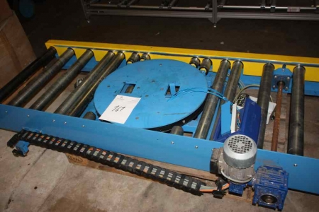 Roller conveyor with rotating section, low, roll width: 66 cm. Length approx. 2 meters, low