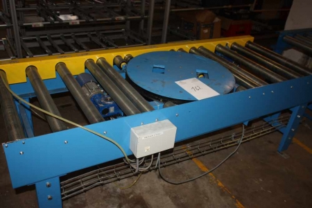 Roller conveyor with rotating section, low, roll width: 66 cm. Length approx. 2 meters high