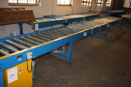 Powered roller conveyor with 2 x angle transfer, Soinberg 16702/2, 2001. Width approx. 67 cm, length approx. 7.5 meters
