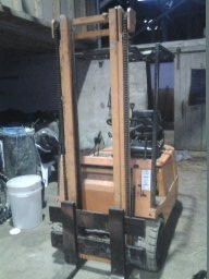 Electrical Forklift Truck, Still. Battery is one year old. Lifting height is app. 4800mm. Charger.