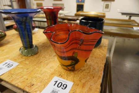 Hand-blown glass vase, artist: Ioan Nemtoi