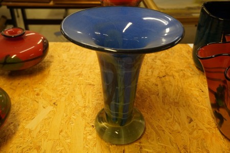 Hand-blown glass vase, artist: Ioan Nemtoi