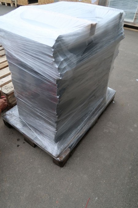 Estimated 90 pcs. B7 roofing sheets