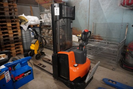 Electric stacker, Brand: Toyota, Model: BT Staxio