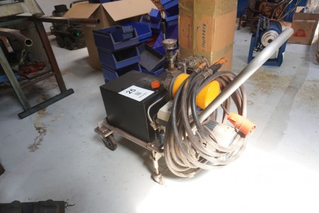 Electric motor with hydraulic outlet