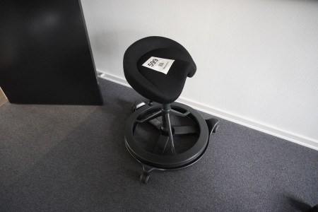 BackApp Smart 2.0 Stuhl – Schwarzer Wollstoff, dunkelgrauer Rahmen, schwarzer Kugel- und Rollensatz