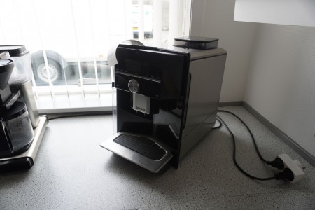 Espressomaskine, Mærke: Siemens, Model: EQ.9 S 300