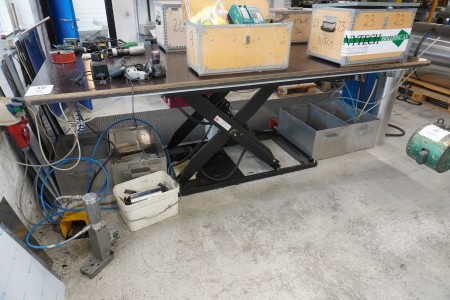 Work table with raising / lowering function incl. Pneumatic clinker