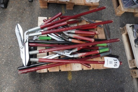 Lot of insulation shears