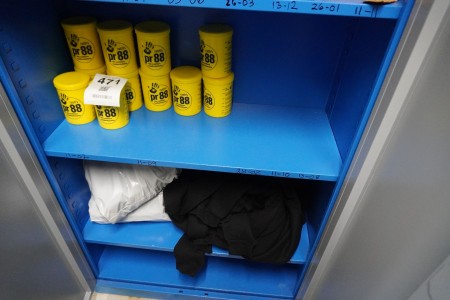 2 shelves with hand protection and various sweatshirt size L