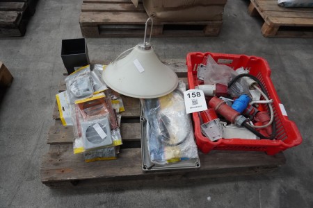 Pallet with various power connectors, cables, accessories for extraction, lamp, etc.