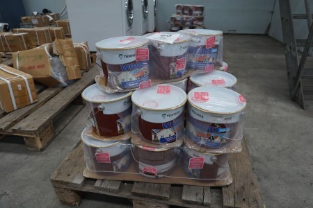 21 buckets of 2.7 liters of opaque wood protection